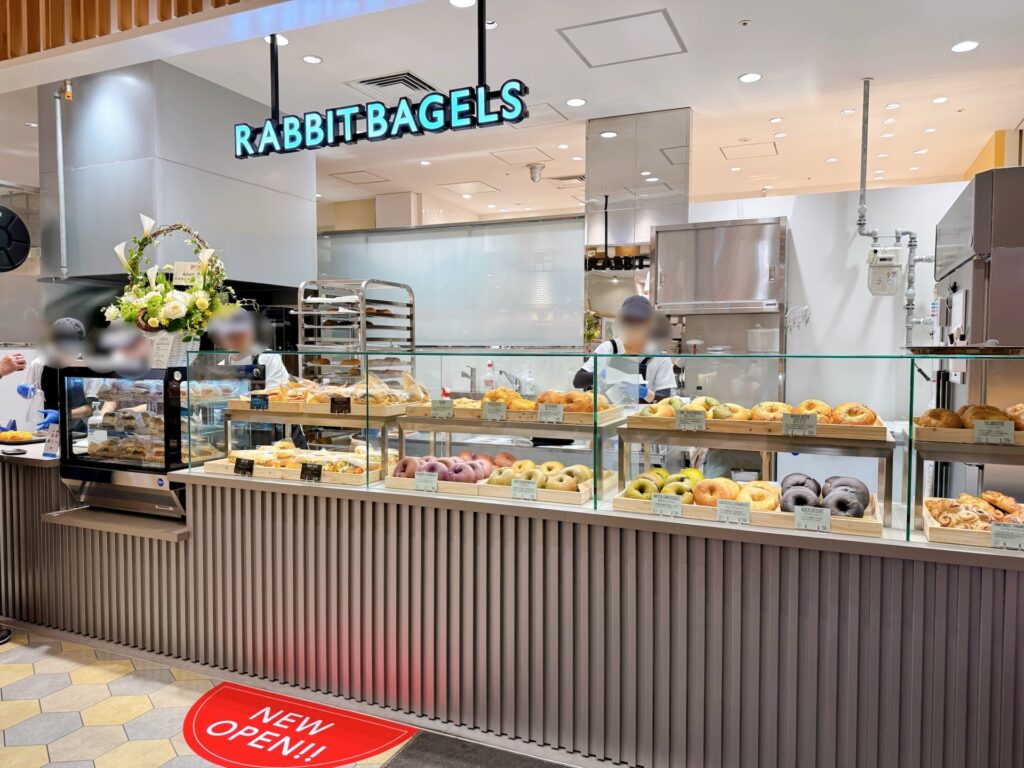博多駅マイングにオープンしたRABBIT BAGELの外観