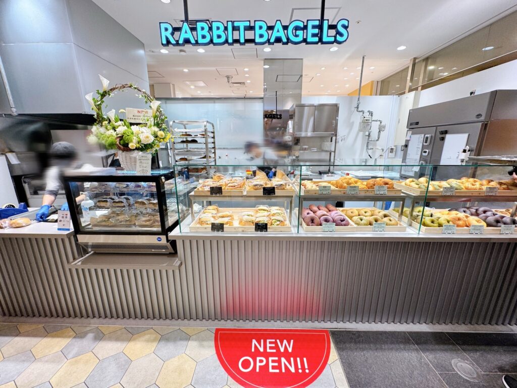 博多駅マイングにオープンしたRABBIT BAGELの外観