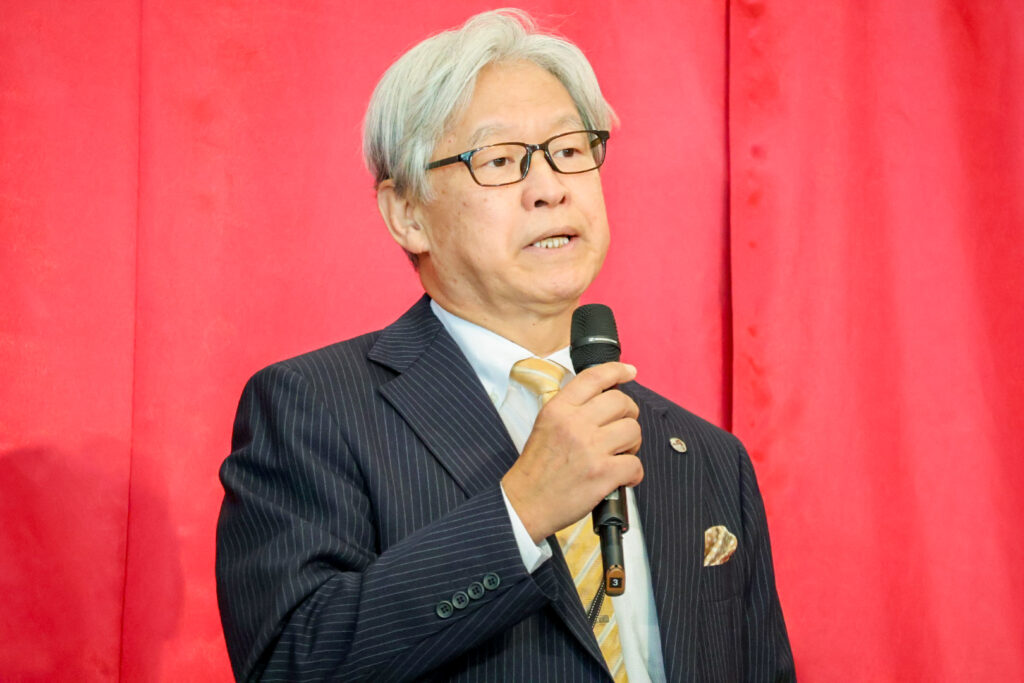 博多座で行われたミュージカル『屋根の上のヴァイオリン弾き』除幕式