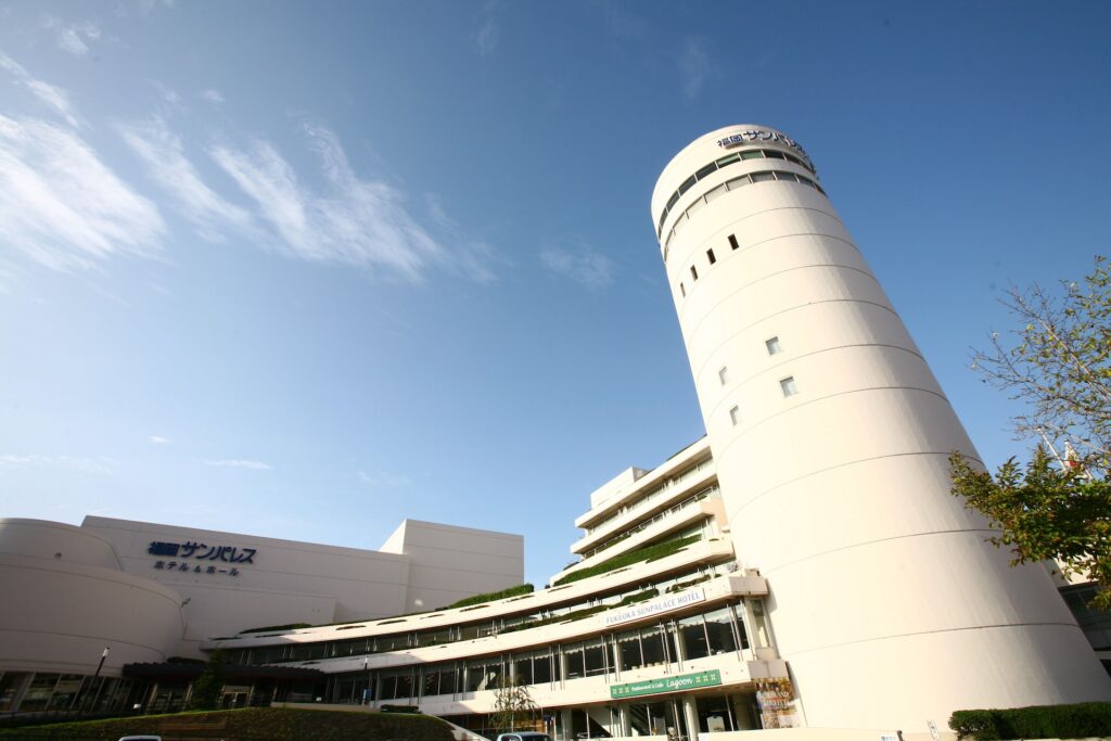 福岡サンパレスの外観