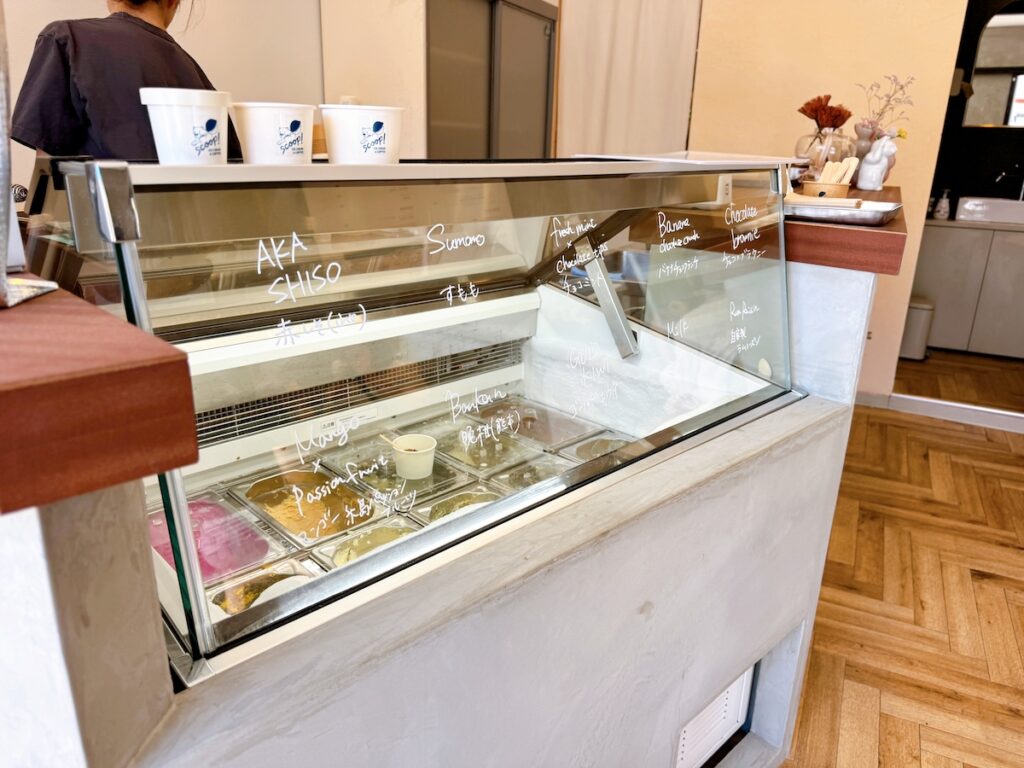 Scoop! ice cream&coffee　店内