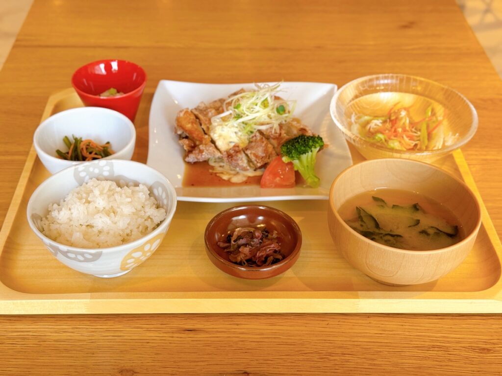 おぼんdeごはん　MARK IS福岡ももち店　鶏の南蛮揚げ味噌タルタル