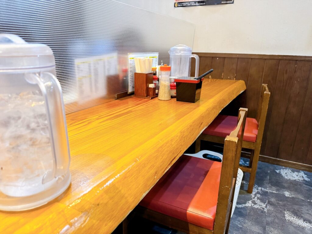 赤のれん 節ちゃんラーメン　カウンター