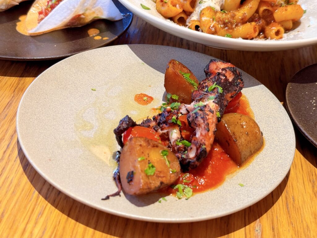 福岡・大名｜「The CRAFT Bar and Grill」でハワイ・カパフルの人気